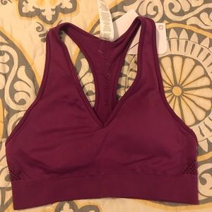 NWT Davis Seamleas Solid Bra Size Small